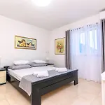 Apartament Paco Postira