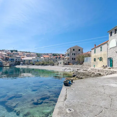 Paco Lejlighed Postira